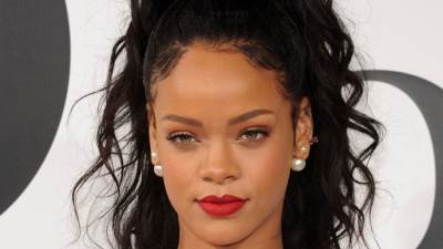 شفاه مصاصي الدماء أحدث صيحة لمكياج المشاهير