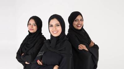  المرأة السعودية «جارسون» في مطاعم العائلات