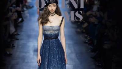 «ديور» تقدم أول عرض لتصميمات مصممها الجديد «راف سيمونز»