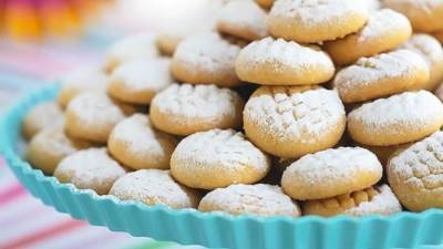 عيد الفطر في بعض الدول .. كعك وعيدية .. ودموع ومطاردة للجن!!