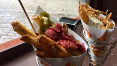 البطاطا المجعدة وصلصة «موخو بيكون» .. فخر جزر الكناري