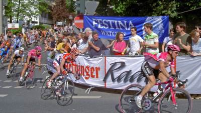 فرنسى يبلغ مائة عام يحقق رقما قياسيا فى سباق الدراجات الهوائية