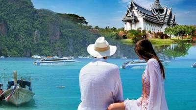 ما أجمل شهر العسل على هذه الشواطيء الملونة