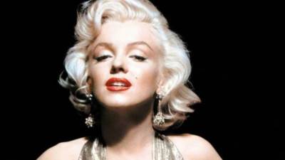  ريهانا تبدأ الدعاية لعطرها الجديد بتصفيفه شعر مارلين مونرو