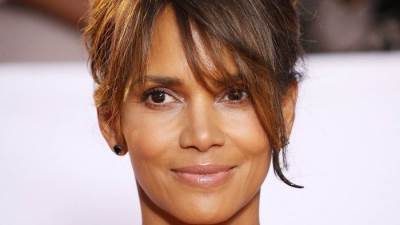 هالي بيري: أصلّي مع إبنتي كل ليلة لأنجب لها أخت