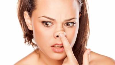  فنان سعودي يقضم أنف زوجته !!