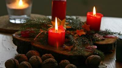 الأعمال الخشبية فى إكسسوار شموع الكريسماس