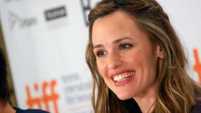 جنيفر غارنر أفضل أم بين المشاهير لهذا العام