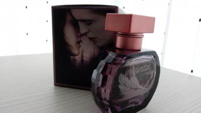 اشعري برومانسية مصاصي الدماء مع عطر Immortal Twilight