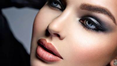 خبيرة تجميل تقدم آخر صيحات مكياج البنات لعام 2013