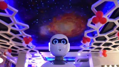 باحثون من سويسرا يحاولون ابتكار رجل آلى يسير ويتحرك مثل البشر