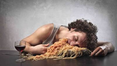  الأكثار من الأكل .. هل يضر بوظائف المخ؟