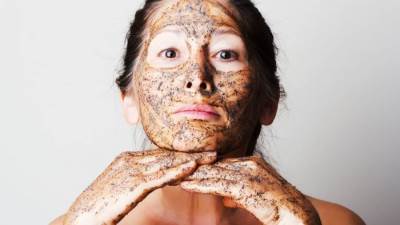 قناع القهوة لبشرة مشرقة ونضرة