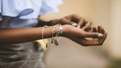 لوني المفضل هو الأناقة وباقة إكسسوارات Color Me Chic 