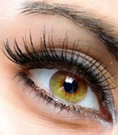 اكتشاف قطرة للعين تزيد كمية رموش العين