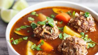 أستمتعي مع عائلتك بوجبة لذيذة من اللحم البقري بالبطاطس والجزر