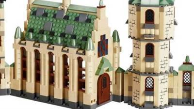 إمرأة تقوم بعمل نموذج كامل لمدرسة هوجوارتس للسحر بإستخدام 400 ألف قطعة من الLego