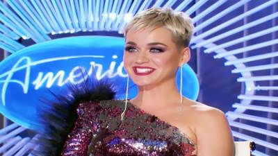 كاتي بيري توقع صفقة خاصة بكتاب يتكلم عن سيرتها الذاتية ب2 مليون دولار