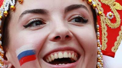 بالصور .. روسيا تعود للقرن الـ 18 فى أحدث عروض الأزياء