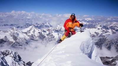 رجل يبلغ من العمر 80 عاما يستعد لتسلق جبل إيفرست للمرة الثالثة