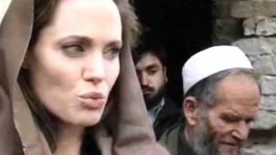 أنجيلينا جولي تفتتح مدرسة للفتيات فقط في أفغانستان