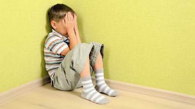 تسع خطوات لعلاج مشكلة الخوف عند الأطفال