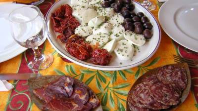 لا تطلب أيا من هذه المشهيات في أي مطعم