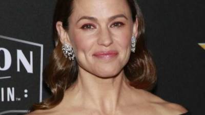 هل ستعرض النجمة جينيفير جارنر أزياء العلامة التجارية الإيطالية Max Mara؟