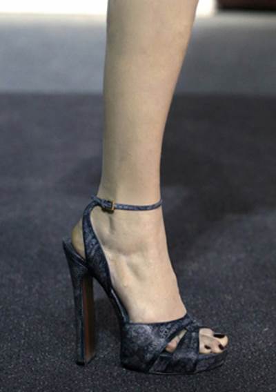  أحذية ترينها لأول مرة في عروض أزياء خريف وشتاء 2013 