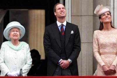 اليزابيث الثانية تعتزم إقرار قانون يسمح للبنات بوراثة العرش البريطاني