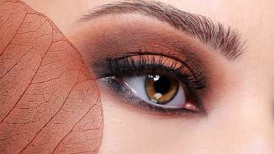 ظلال العيون الأزرق لـ "لوك" أكثر جاذبية