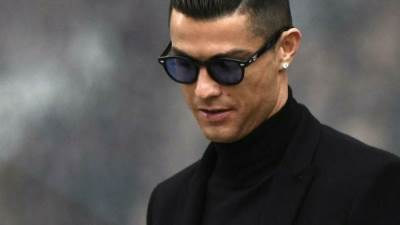 كريستيانو رونالدو ينفي خيانته لصديقته مع عارضة برازيلية