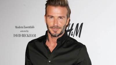 إبنة ديفيد بيكهام سعيدة بين أحضان والدها في لندن