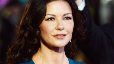 كاثرين زيتا جونز تعود مرة أخري للعلاج من إضطراب ثنائي القطب