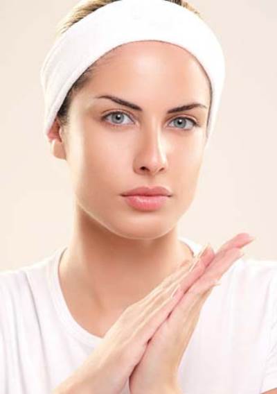 خبيرة تجميل : لون كريم الأساس يجب أن يكون مطابقاً للون البشرة