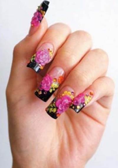 بالصور .. طلاء الأظافر بشكل أزهار الربيع