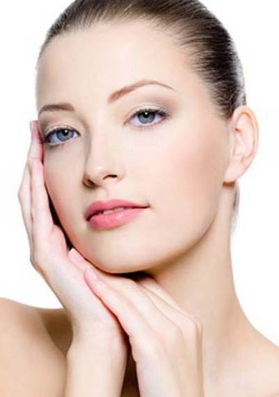 خبيرة تجميل : قناع حليب البودرة مع العسل لتبييض البشرة وتنقيتها