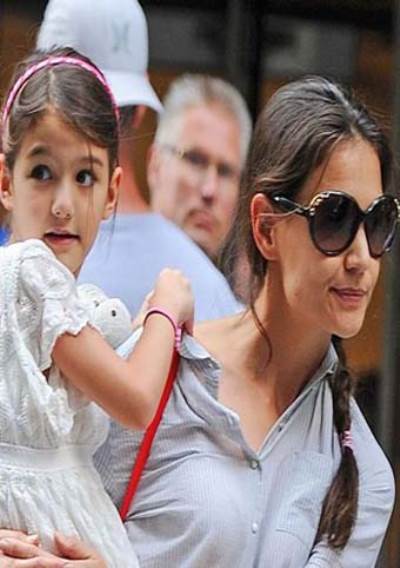 سوري كروز تطلق أول خط أزياء خاص بها