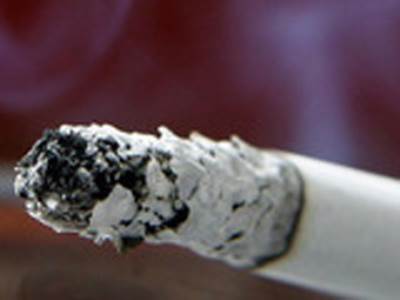  إمرأة تحاول الإقلاع عن التدخين بصفعها لضابط شرطة