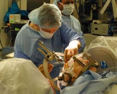 التحفيز العميق للدماغ .. وسيلة فعالة لعلاج مرض باركنسون