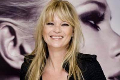 كيت موس تكشف عن سر شباب بشرتها