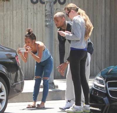 ريهانا وحيدة .. وكريس براون يتعرض لحادث سير برفقة حبيبته السابقة