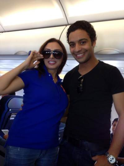 من الفنانة التي رافقت أحمد جمال الى وطنه بعد أراب آيدول؟ 