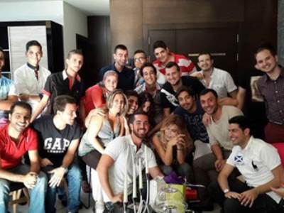 معجبو نوال الزغبي يقتحمون منزلها بالعشرات