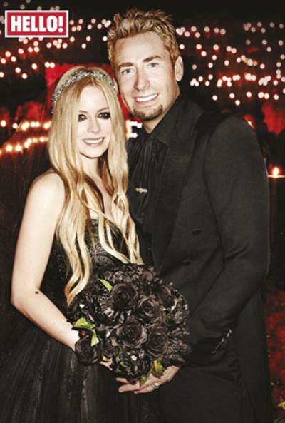 أفريل لافيني تكشف عن صور زفافها الرسمية لمجلة HELLO