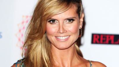 هيدي كلوم تتعرى في صور بتوقيع والدتها