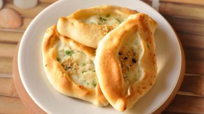 استمتعي بفطائر الخضار المشوى وجبن الماعز