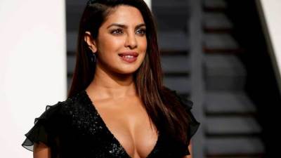  النجمة بريانكا تشوبرا تتلقي نصائح من حكام American Idol