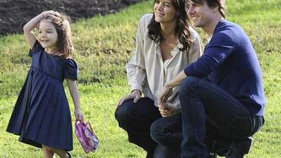 بعد أن كسرت ذراعها .. سوري كروز تطلّ للمرة الأولى