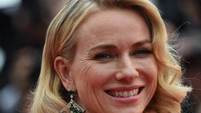  ناعومي واتس : "لا أريد أن أهين الأمير ويليام والأمير هاري"